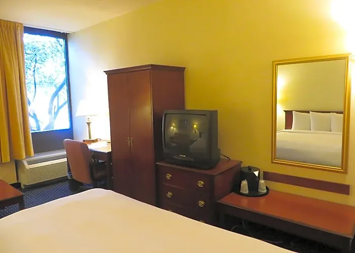 Surestay By Western Chicago Hotel 3*