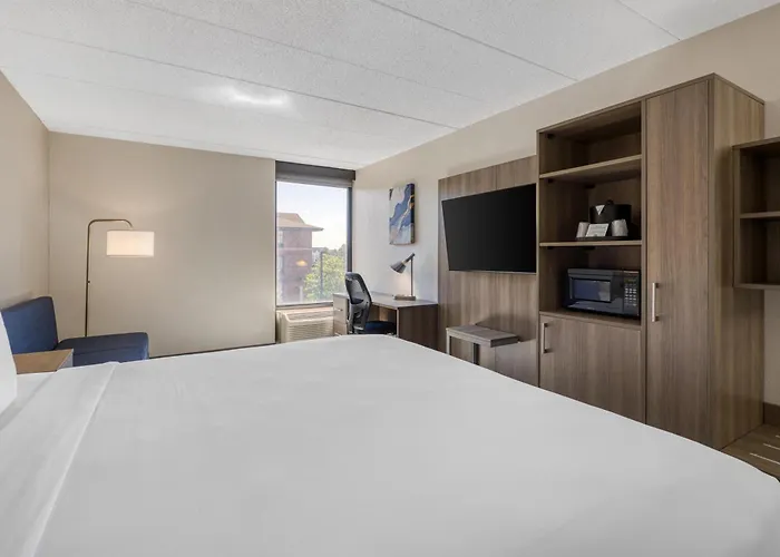Surestay By Western Chicago 3*
