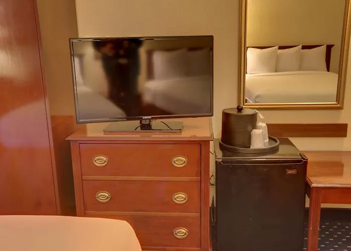Hotel Surestay By Western Chicago 3*